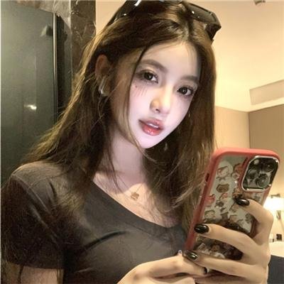 穿着旗袍的女孩